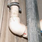 <span class="title">Протечка трубы: что делать до прихода сантехника</span>